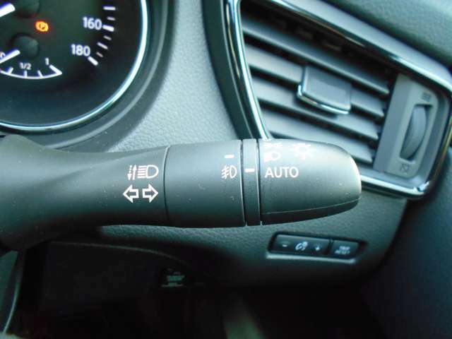 鍵をささなくても、ブレーキを踏みながらボタンを押すだけで簡単エンジンスタート！