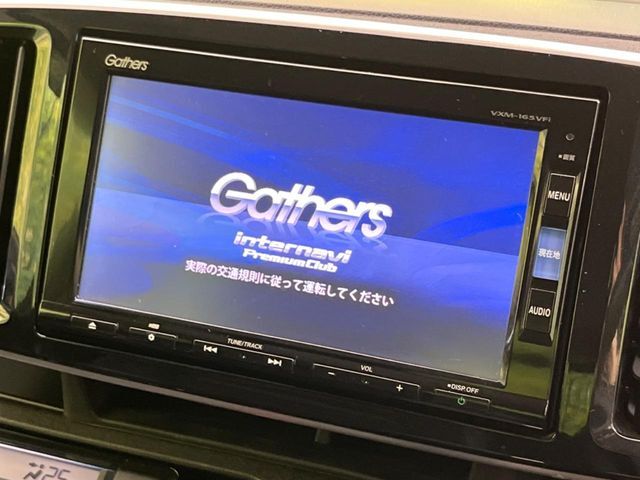 【純正ナビ】人気の純正ナビを装備しております。ナビの使いやすさはもちろん、オーディオ機能も充実！キャンプや旅行はもちろん、通勤や買い物など普段のドライブも楽しくなるはず♪