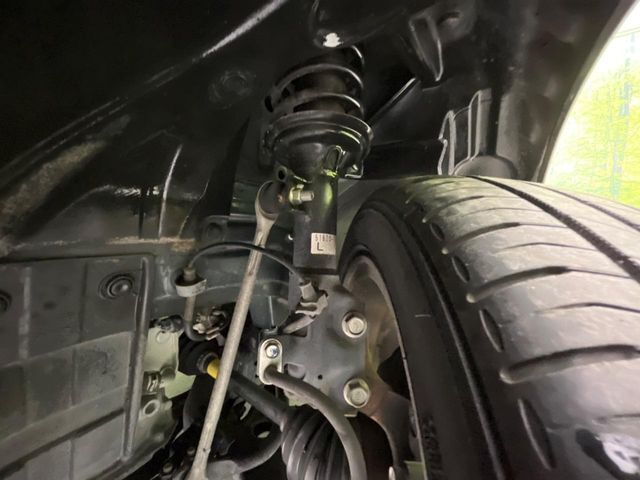 お車を安心してお乗りいただく為には、足回りの定期点検が欠かせません。サービスサポート（有償保証）では無料点検もご提供しており、安心のカーライフをお過ごしいただけるサポート体制が整っています。