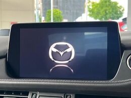 【マツダコネクトナビ】車内の雰囲気にマッチした一体型タイプのナビ。各種車輌設定やBluetooth再生等、様々な機能が楽しめます。直感的なダイヤル操作が可能で、使い勝手も良好です。