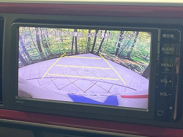 【バックカメラ】駐車時に後方がリアルタイム映像で確認できます。大型商業施設や立体駐車場での駐車時や、夜間のバック時に大活躍！運転スキルに関わらず、今や必須となった装備のひとつです！