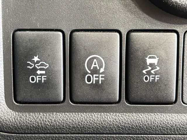 【スマートアシスト】走行中に前方の車両等を認識し、衝突しそうな時は警報とブレーキで衝突回避と被害軽減をアシスト。より安全にドライブをお楽しみいただけます。