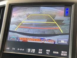 【純正8型ナビ】フルセグテレビやブルートゥース接続、DVD再生など多彩な機能を併せ持っており、インパネ周りがすっきりしてますね！