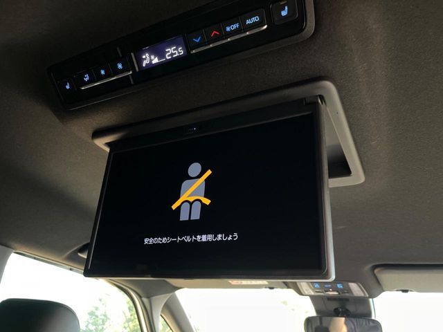 【フリップダウンモニター】大画面モニターで後席でもエンタメをお楽しみいただけます。小さなお子様にも大人気の装備です♪