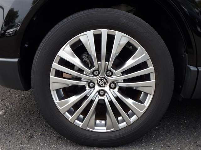 トヨタ認定中古車保証付！（1年間、距離無制限　HV車はHV保証付）　別途延長保証もご用意しております♪　ぜひ現車を確認にご来店ください