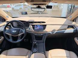 インテリアには気になるキズや汚れ、匂いなどは特にございません。ウッドが使用された内装は暖かみを感じるデザインです。