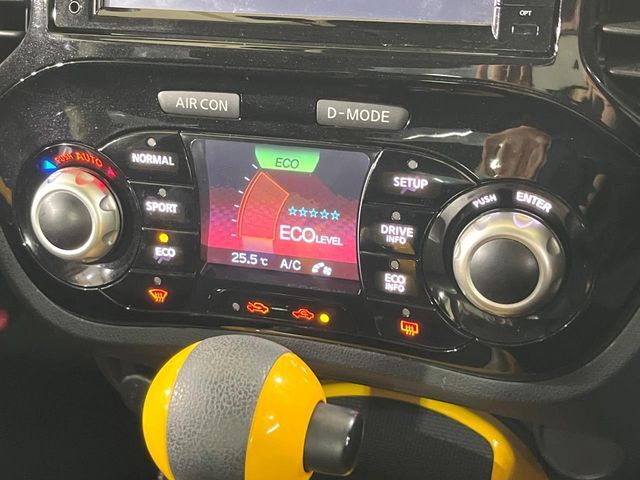 【オートエアコン】一度お好みの温度に設定すれば、車内の温度を検知し風量や温度を自動で調整。暑い…寒い…と何度もスイッチ操作をする必要はありません。快適な車内空間には必須の機能ですね♪