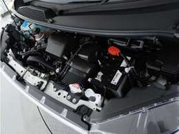 エンジンは車の心臓部分です。このエンジンルームが汚いとトラブルの基になります。当店は専用の液剤を使って徹底的に綺麗にします。