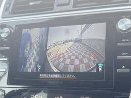 【フロント＆サイドカメラ】ドライバーから見にくい死角部分を映像で確認できる前方と左側面にカメラを装着。見通しがきかない場所や住宅密集地などを運転することが多い人におすすめの安心装備です。