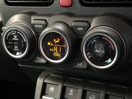 【コーナーセンサー】バンパーに付いたセンサーが障害物を検知！一定の距離に近づくとアラートで教えてくれます♪狭い駐車スペースや車庫入れ時も安心ですね☆