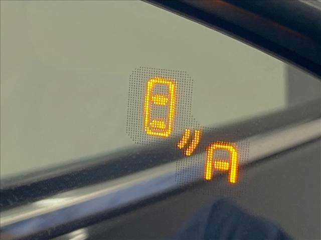 【ブラインドスポットモニター（BSM）】車線変更時に車両後方から来る車両を検知し安全をサポートする装置です。