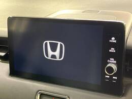 【メーカー純正ナビ】インテリアに溶け込むスタイリッシュな「専用設計」メーカーナビを装備♪視認性や操作性など基本性能にも優れ、より上質なカーライフをお楽しみいただけます。