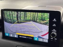 【バックカメラ】駐車時に後方がリアルタイム映像で確認できます。大型商業施設や立体駐車場での駐車時や、夜間のバック時に大活躍！運転スキルに関わらず、今や必須となった装備のひとつです！