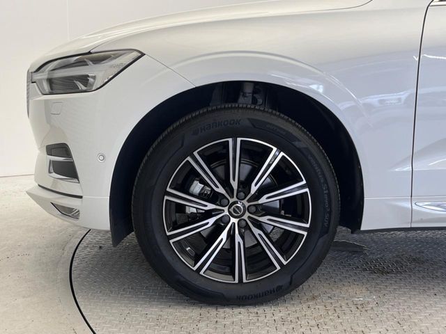 【純正19インチアルミホイール】こだわりを持ってモデル別にデザインされた純正アルミホイールを装着。しつこい鉄粉や錆に高い効果を発揮する「ホイールコーティング」の施工も受付中！