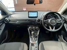 コックピット。車内もキレイで嫌な臭いもありません！ご納車後の臭いが付きにくくなる「空気触媒コーティング」もあります。