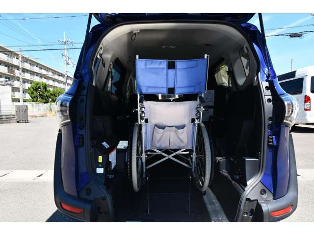 私たちは福祉車両の専門家です。様々なアドバイスが出来ます。詳しくは当社ホームページにて。福祉車両専門店ホームページ。http://sakaide-j.com/※車いすは見本です。