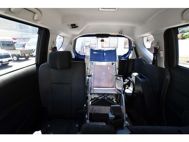 この車の詳細は当社のホームページにて詳しくご説明しております。そして、当社のお客様に対する熱い想いを是非、お受け取り下さい。http://sakaide-j.com/※車いすは見本です。