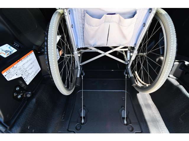 この車の詳細は当社のホームページにて詳しくご説明しております。そして、当社のお客様に対する熱い想いを是非、お受け取り下さい。http://sakaide-j.com/※車いすは見本です。