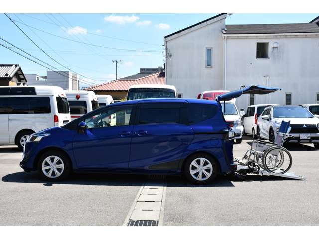 数多くの画像とコメントを掲載しています。是非、当社ホームページへお越し下さい。福祉車両専門店ホームページ。http://sakaide-j.com/※車いすは見本です。