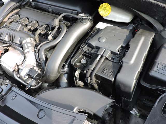 バッテリーも比重をはかり必要であれば充電及び交換ですよ！細かい作業をおろそかにすると納車後にトラブルになります！当たり前だと思ってるお客様！やってない業者がほとんどです笑