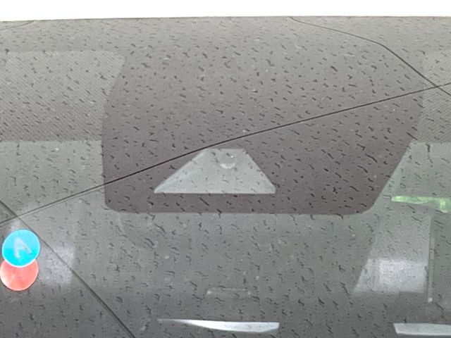 【トヨタセーフティセンス】走行中に前方の車両等を認識し、衝突しそうな時は警報とブレーキで衝突回避と被害軽減をアシスト。より安全にドライブをお楽しみいただけます。