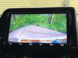 【バックカメラ】駐車時に後方がリアルタイム映像で確認できます。大型商業施設や立体駐車場での駐車時や、夜間のバック時に大活躍！運転スキルに関わらず、今や必須となった装備のひとつです！