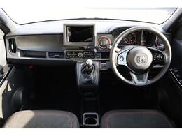 前席全体　目線も高く広い視界で安心して運転することができますね！