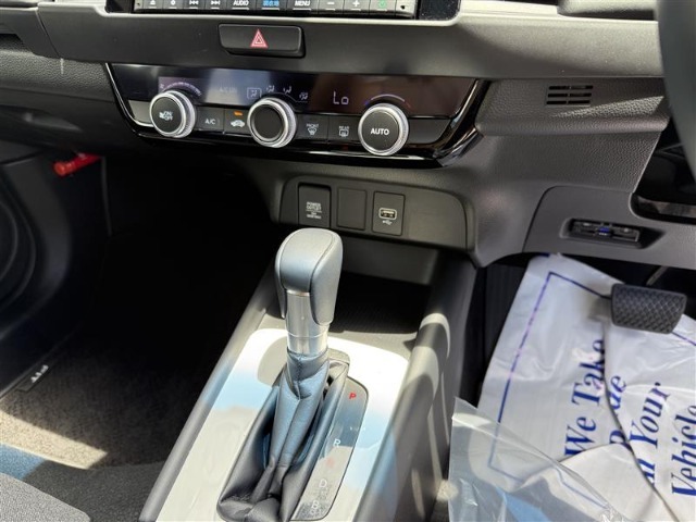 オートエアコン装着車で車内はいつも快適です。