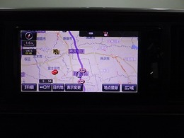 【ナビゲーション】　ナビを装備しております！インパネ内にスッキリとビルトイン装着されておりますので、運転時に視界の妨げになる事もありません。