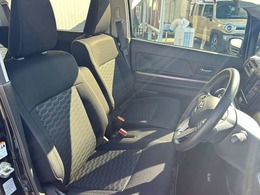 通気性の良いファブリックシート。オールシーズン、快適にドライブを！