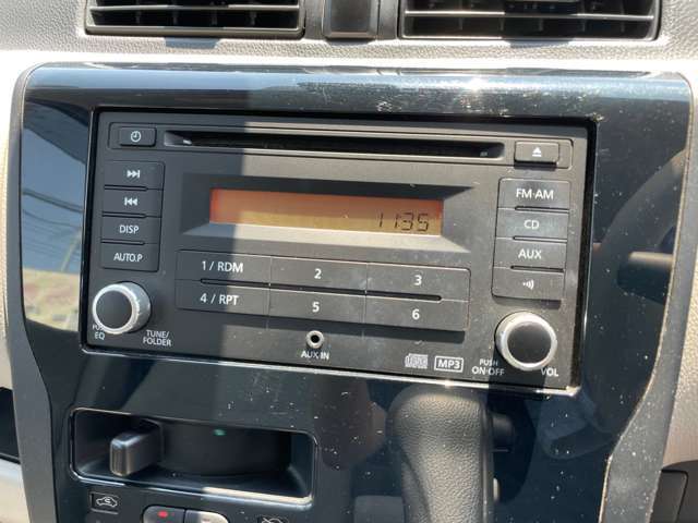 純正CDデッキ、AM/FMラジオ