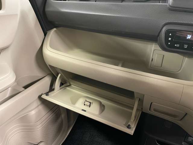 全車クリーニング済み！目立つ傷、汚れ、へたりなどなくコンディション良好です！！