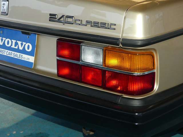 ボルボ 240 クラシック ボルボ社創立65周年記念限定車 1992年