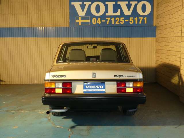 ボルボ 240 クラシック ボルボ社創立65周年記念限定車 1992年