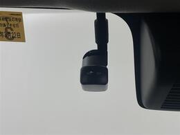 【ドライブレコーダー】映像・音声などの運転中の記録を残します。事故などを起こした起こされた時の証拠になりえますので、もしも時でも安心ですね。