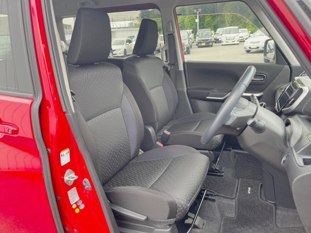 運転席シート廻りは使用感も少なく、良好な状態となっています。丁寧に使われていたことがよくわかりますね。