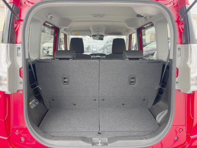 積み下ろしのしやすいデッキにはたっぷりと荷物を積み込んでいただけます。遊びから仕事まで、様々なシーンで頼れます♪