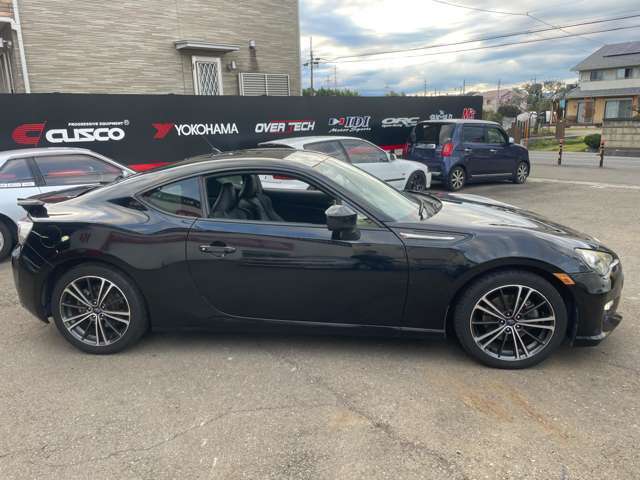 当店では古い車や改造多数な車両を多数扱っておりますので、一度ご来店頂き現車確認することをオススメ致します。