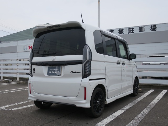 ☆当店は国道4号線沿いにありまして、国道400号線の交わる西三島交差点より南西に300mほど走った所に広い展示場を構えております。☆