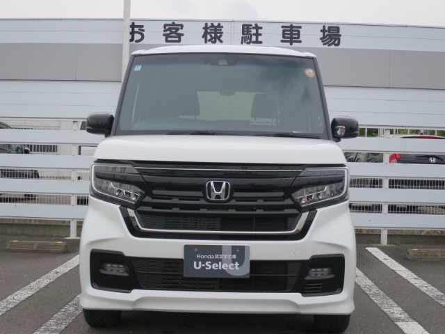 ☆当店は国道4号線沿いにありまして、国道400号線の交わる西三島交差点より南西に300mほど走った所に広い展示場を構えております。☆