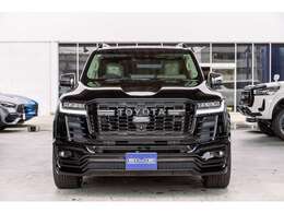 片側30mmワイドのオーバーフェンダーとローダウンで迫力をプラス