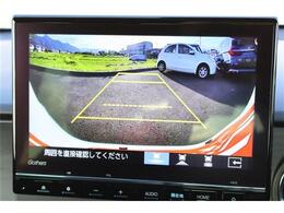 バックモニター付ですので、車庫入れも駐車もラクラクです。