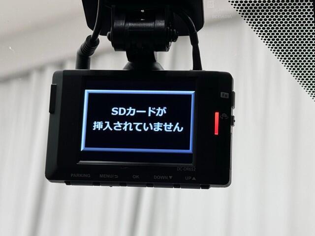 昨今の交通事情を鑑み、非常に需要が高まっておりますドライブレコーダーが装備されております。自身を守るための必需アイテムです。