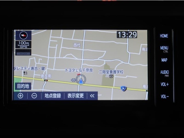 ナビゲーションを装備。タッチパネル式で使いやすく、お出かけもラクラクです。