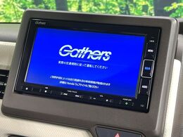 【純正ナビ】人気の純正ナビを装備しております。ナビの使いやすさはもちろん、オーディオ機能も充実！キャンプや旅行はもちろん、通勤や買い物など普段のドライブも楽しくなるはず♪