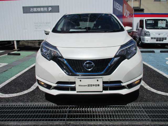 ディーラーは高いとのイメージをお持ちの方、まずは見積りをいかがですか？当社では車両代に整備代が含まれております。また安心の保証も無料付帯！諸費用も明確でお安いです。内訳詳細の見積りもご案内致します。