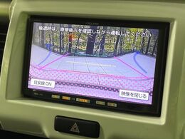 【バックカメラ】駐車時に後方がリアルタイム映像で確認できます。大型商業施設や立体駐車場での駐車時や、夜間のバック時に大活躍！運転スキルに関わらず、今や必須となった装備のひとつです！