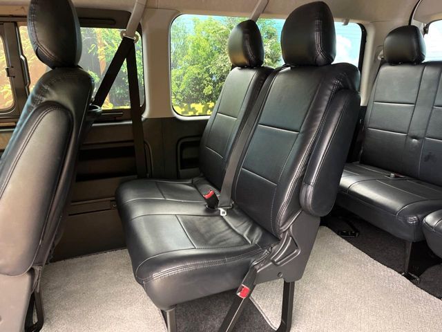 3列目シートはもちろん状態良好☆大人でもゆったりと座って頂けますので、大人数でのお出かけもラクラクです♪ご家族で、気の知れた仲間で、ドライブに行くのが楽しみですね♪