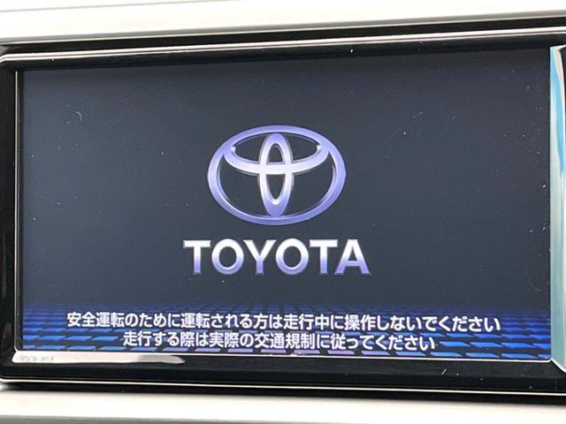 【純正ナビ】人気の純正ナビを装備しております。ナビの使いやすさはもちろん、オーディオ機能も充実！キャンプや旅行はもちろん、通勤や買い物など普段のドライブも楽しくなるはず♪