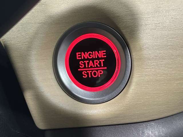 【スマートキー＆プッシュスタート】鍵を挿さずにポケットに入れたまま鍵の開閉、エンジンの始動まで行えます！！